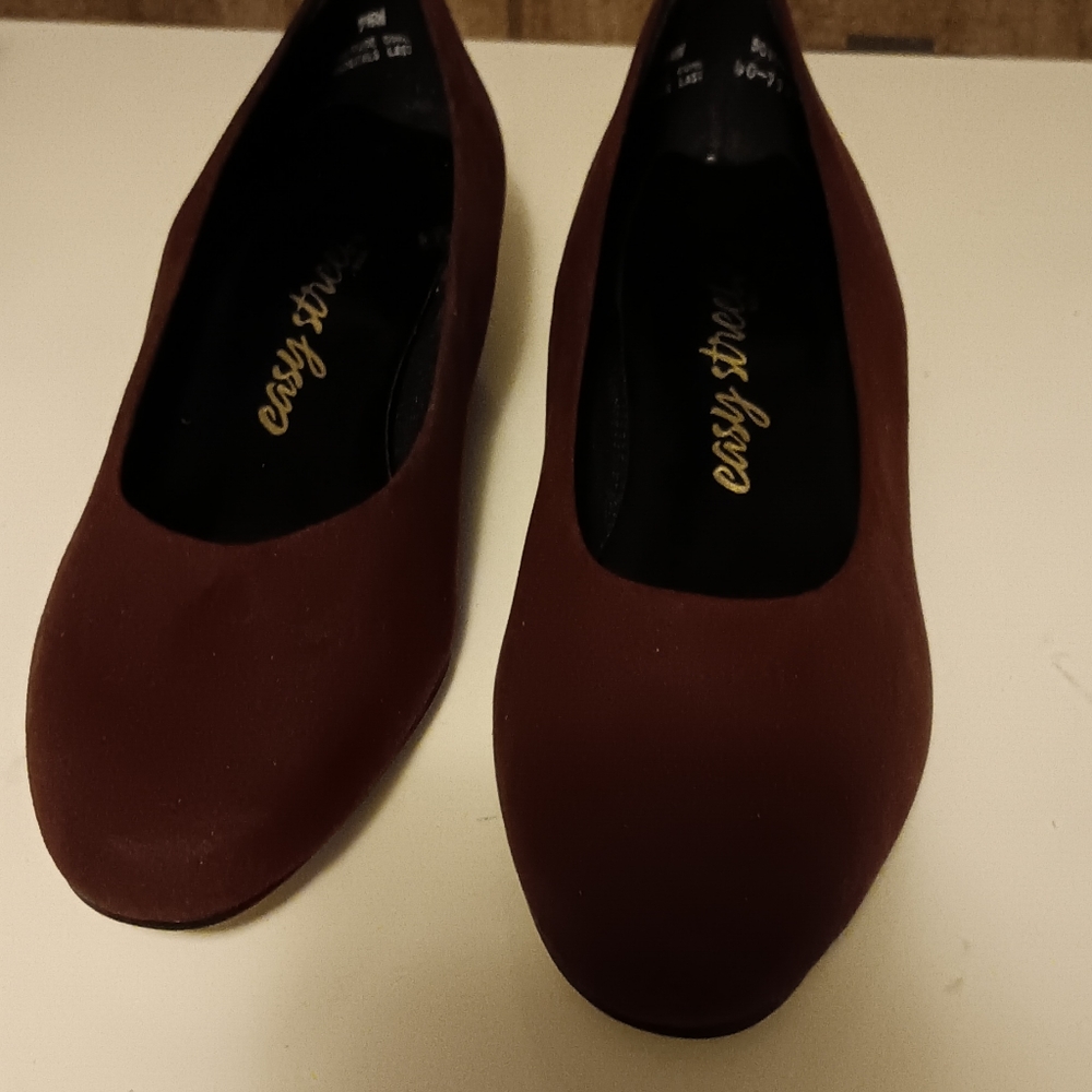 BRAND NEW!!! EASY STREET LADIES PUMPS, HALO NOVA, SIZE 9 1/2 W. - Picture 2 of 6